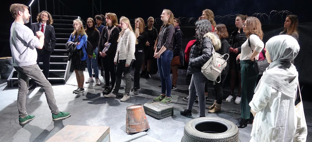 Backstage in der Bayerischen Staatsoper: Vor dem Beginn der Aufführung von „La fanciulla del West“ konnten die Teilnehmerinnen einen Blick auf die Bühnentechnik werfen.